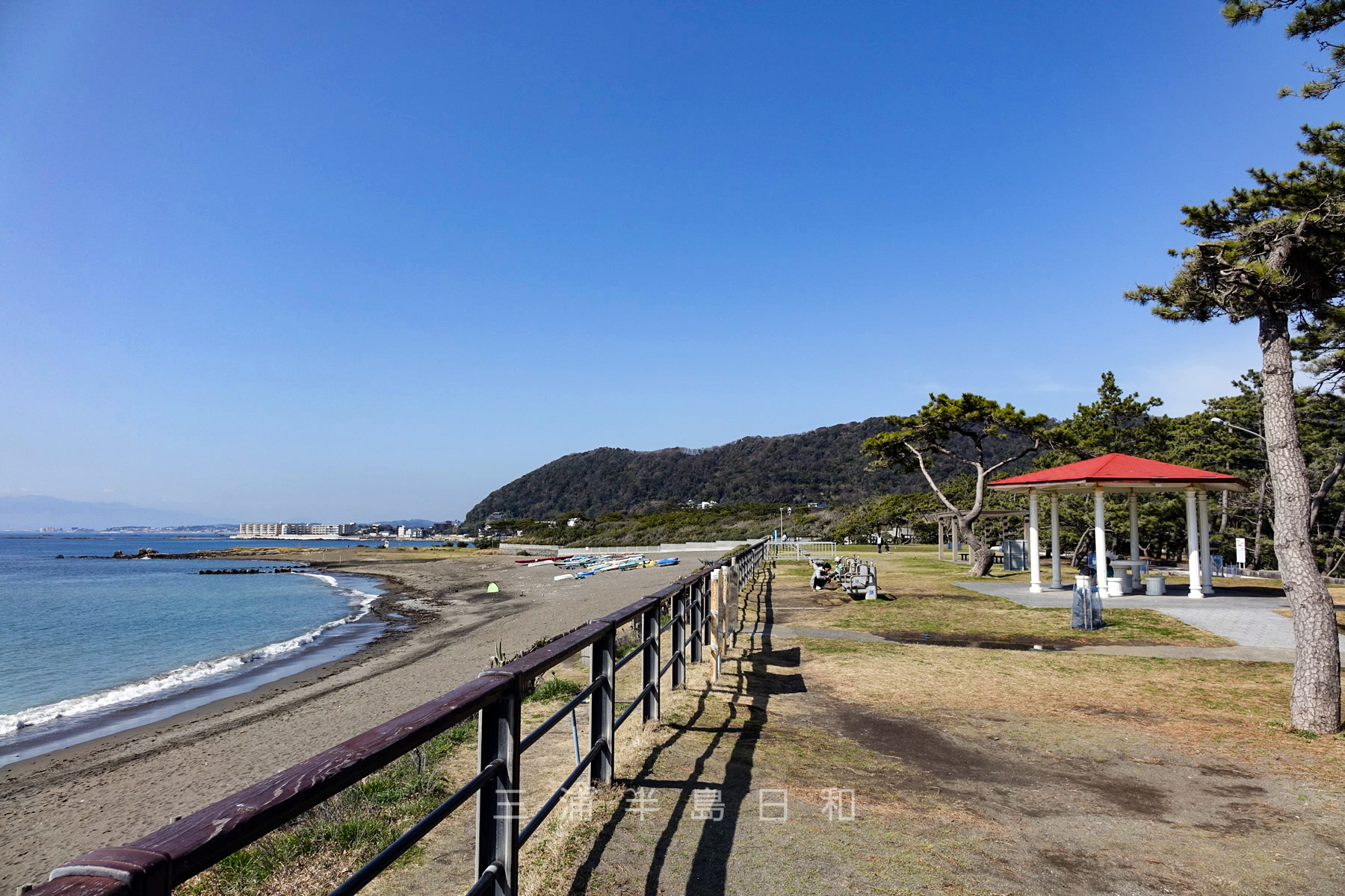 県立葉山公園 大浜海岸越しに富士山や江の島を望む海浜公園