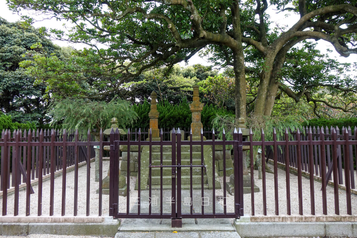 県立塚山公園・三浦按針墓(撮影日:2016.4.11)
