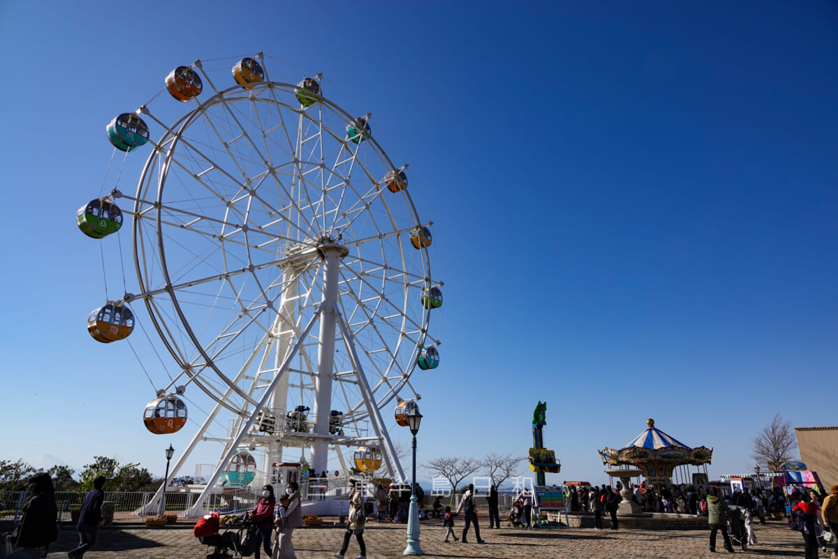 長井海の手公園ソレイユの丘・観覧車とメリーゴーランド(撮影日:2020.03.20)