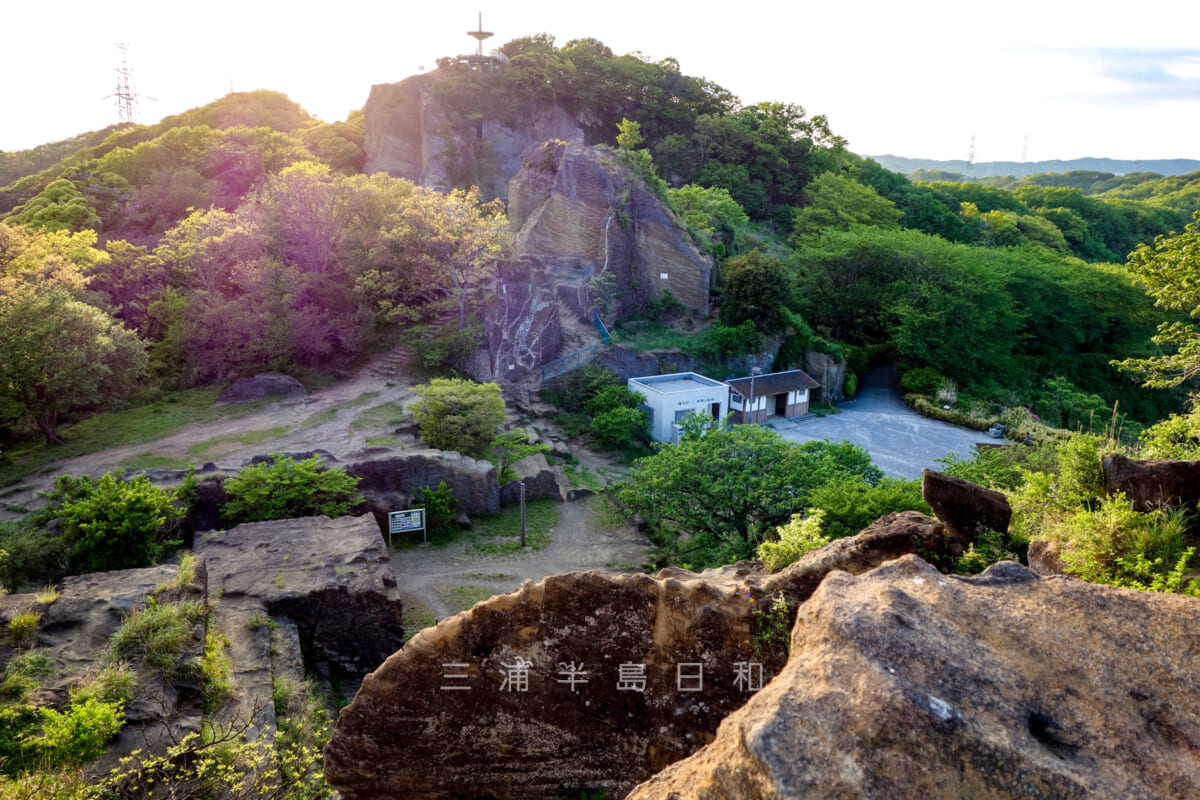 鷹取山・山頂付近全景(撮影日:2015.04.29)