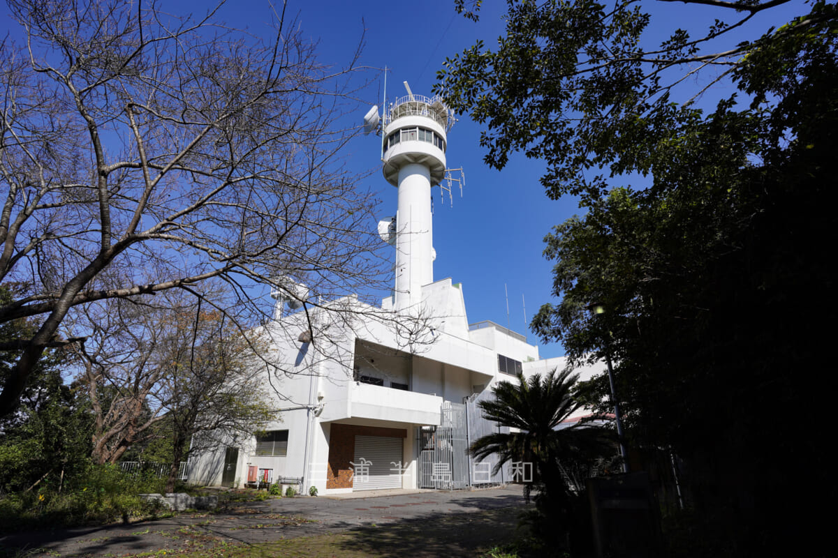 県立観音崎公園内にある東京湾海上交通センター(撮影日:2020.10.21)