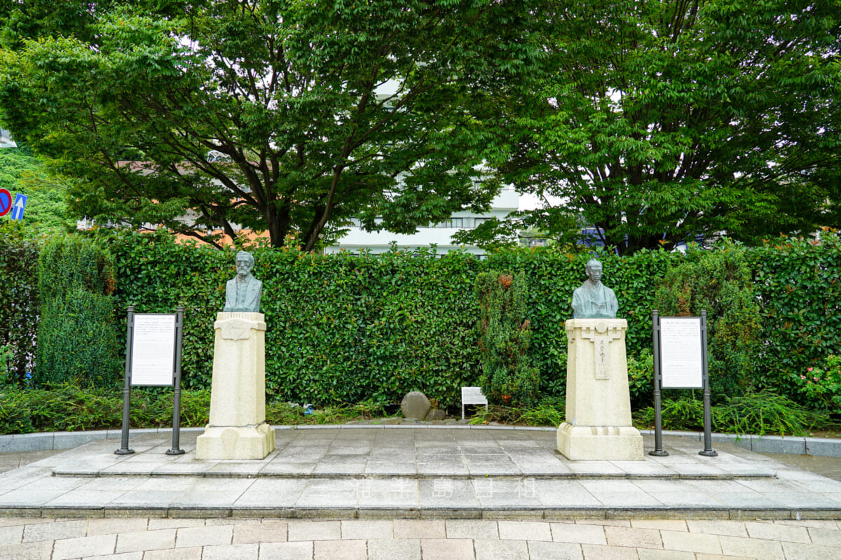 ヴェルニー公園・ヴェルニー(左)と小栗上野介(右)の肖像(撮影日:2020.09.01)