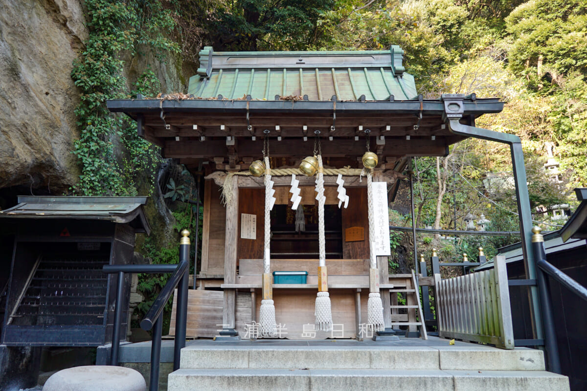 銭洗弁財天宇賀福神社・本社(撮影日:2020.12.01)