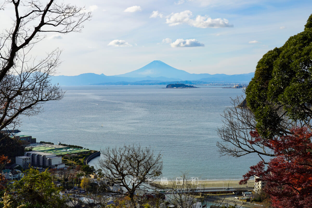 長柄桜山古墳群・第2号墳近くより渚橋、相模湾、江の島、富士山方面を望む（撮影日：2020.12.18）