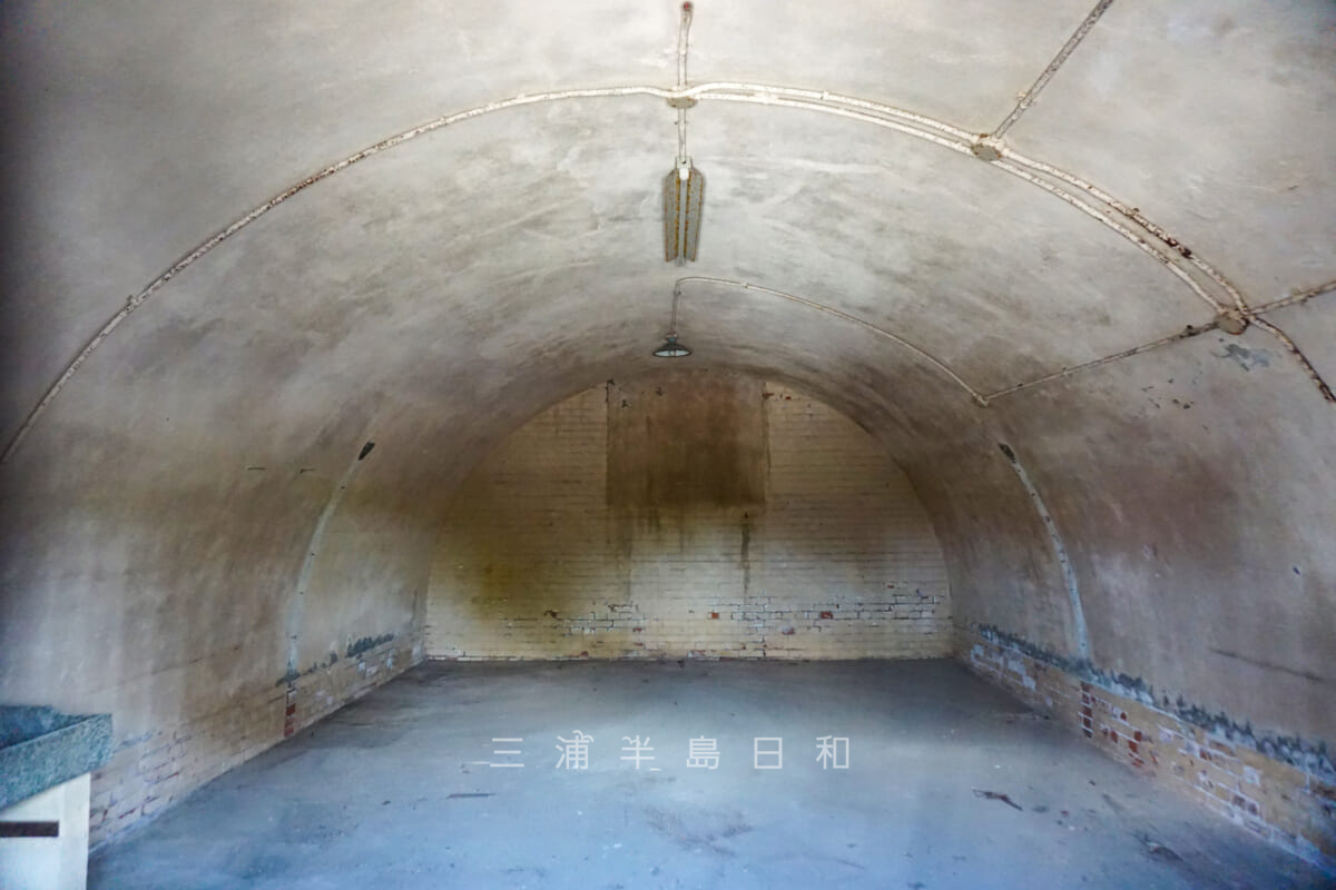 平和中央公園・米ヶ濱砲台跡の弾薬庫内部(撮影日:2021.04.12)