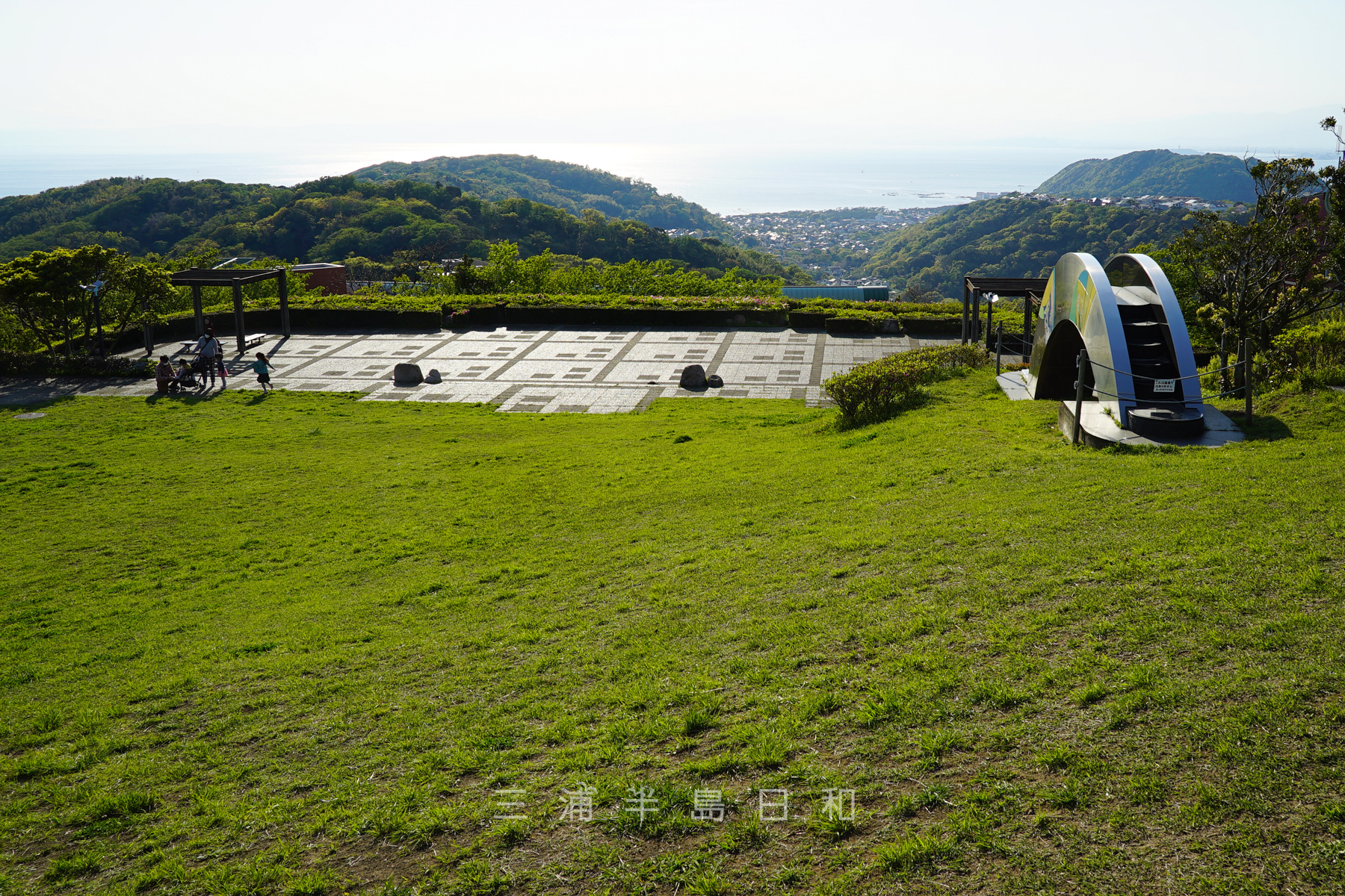 湘南国際村グリーンパーク 約70 000株のつつじが咲き誇る相模湾を望む公園