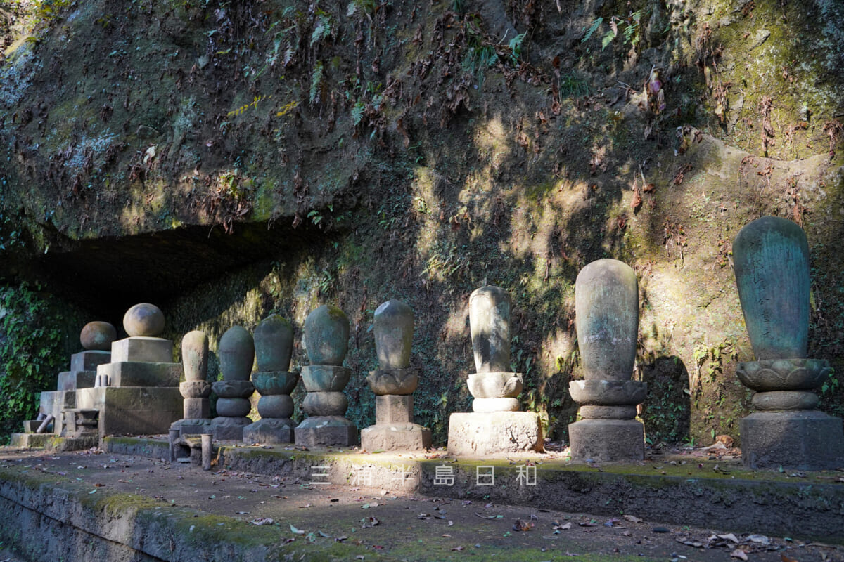 浄智寺・石塔-2(撮影日:2020.12.16)