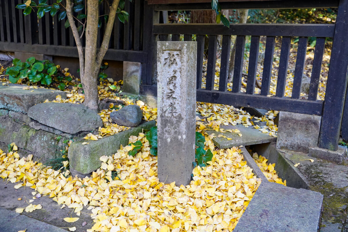 東慶寺・松ヶ岡文庫の標柱(撮影日:2020.12.16)