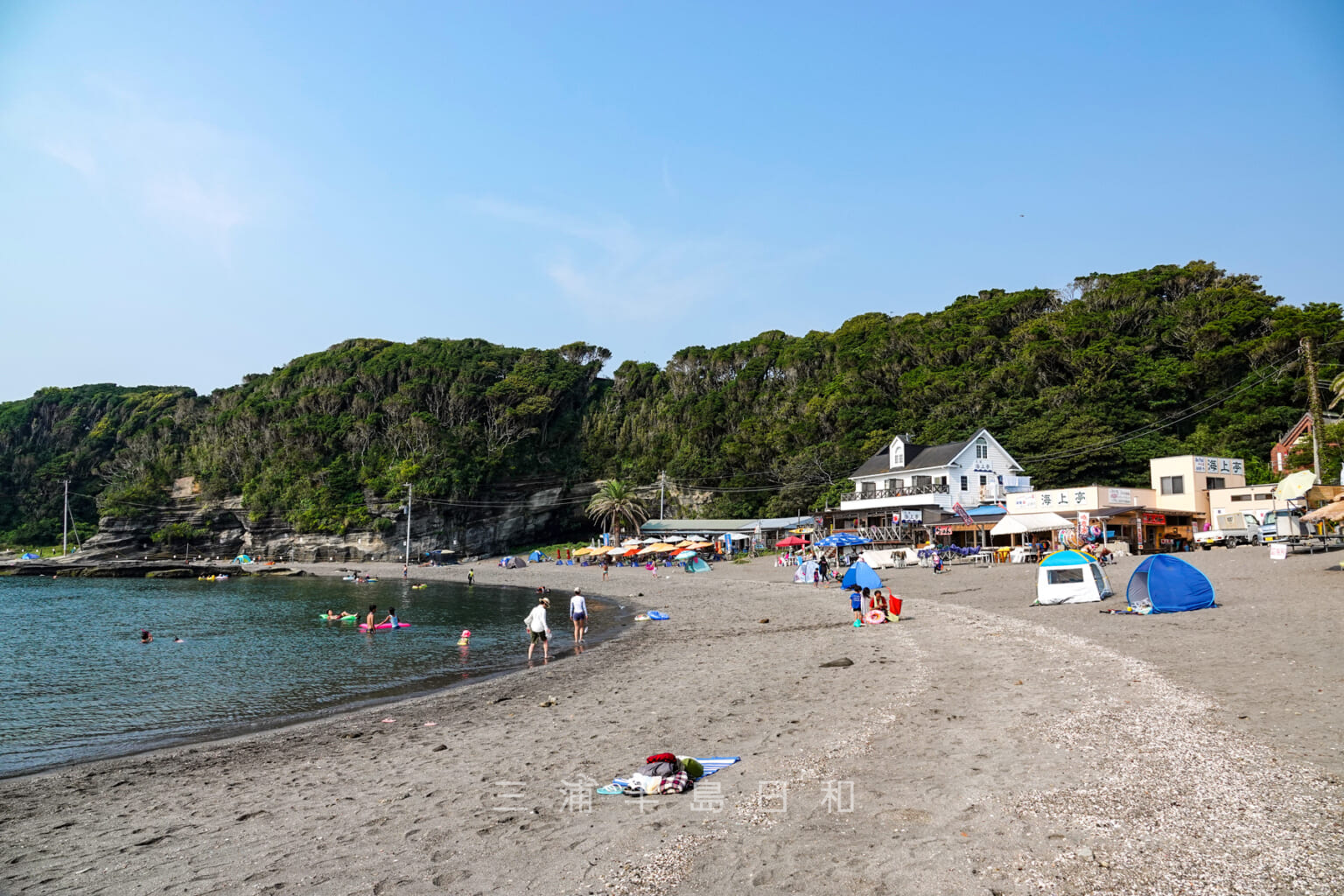 荒井浜海岸(荒井浜海水浴場)| 日本の水浴場88選に選ばれた三浦道寸ゆかりのビーチ