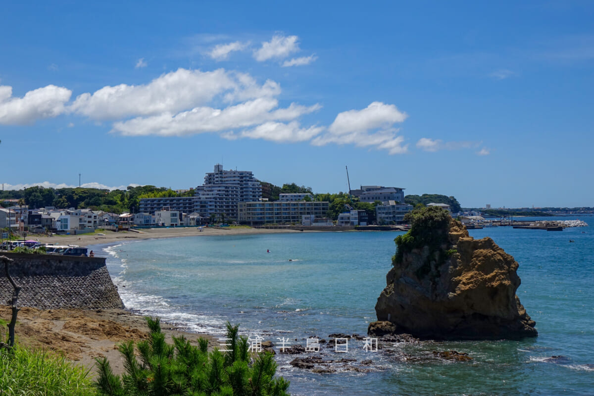 秋谷海岸・梵天の鼻(立石の裏側)から見た海岸(撮影日:2020.07.20)