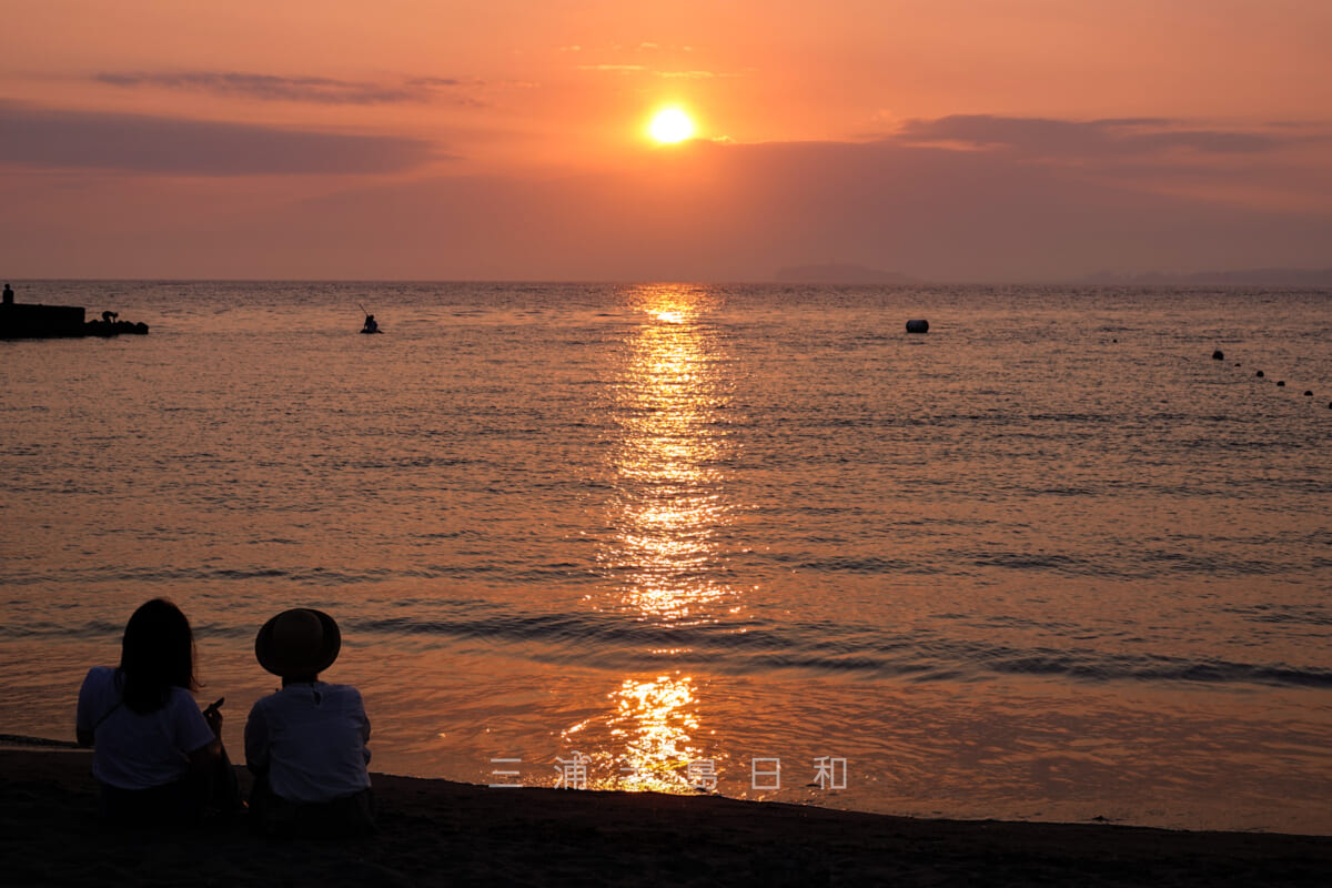 森戸の夕照(森戸海岸から江の島方面を望む)(撮影日:2020.08.14)