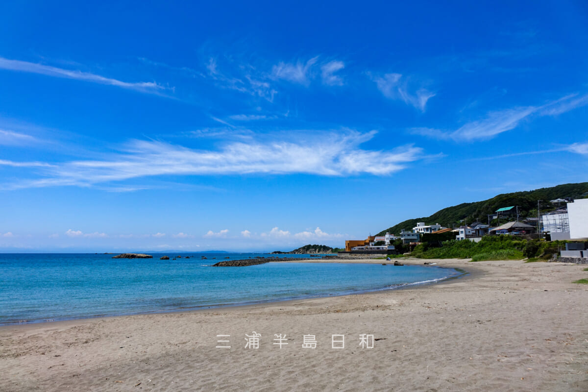 久留和海岸・漁港がある南側から長者ヶ崎方面を望む(撮影日:2021.07.20)