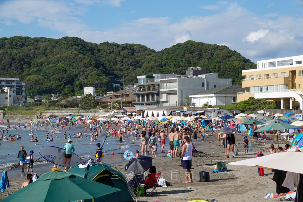 森戸海岸・海水浴客で賑わう海岸（撮影日：2019.08.11）