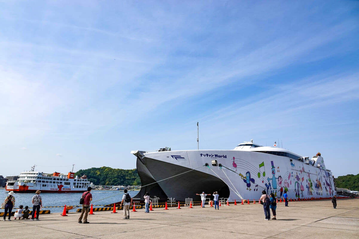 みなとオアシス「ペリー久里浜」・双胴型高速フェリー船「ナッチャンWorld」入港時の久里浜1号岸壁(撮影日:2018.05.27)