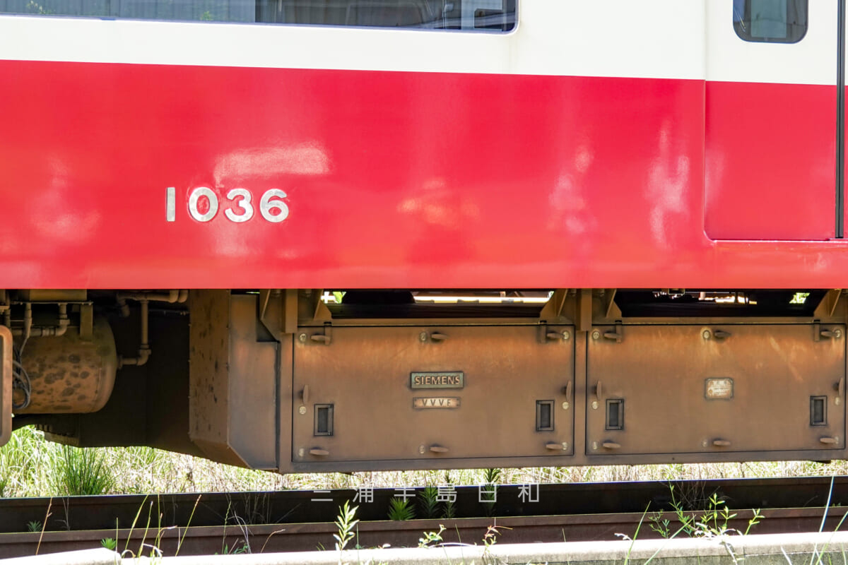 ありがとうドレミファインバータ♪・電車の床下にあるシーメンス社製のVVVFインバータ（撮影日：2021.07.18）