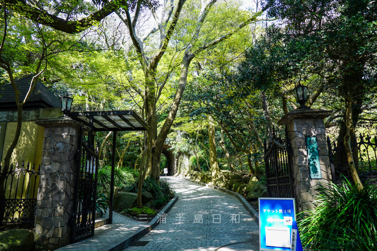 鎌倉文学館・正門（撮影日：2018.03.28）