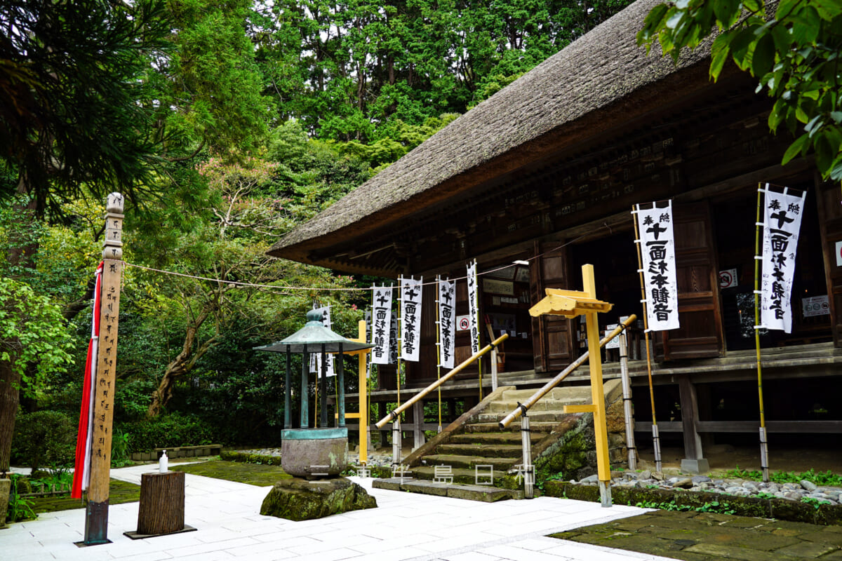 杉本寺(杉本観音)・本尊十一面観音の指とつながれたご縁を結ぶ糸(撮影日:2021.09.07)