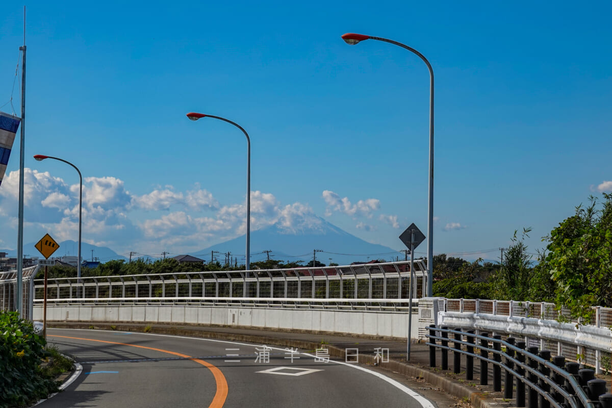 宮川公園・宮川大橋越しに見る富士山（撮影日：2021.10.20）
