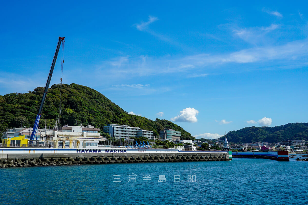 葉山マリーナ・海側から見たヨットハーバー（撮影日：2021.10.05）