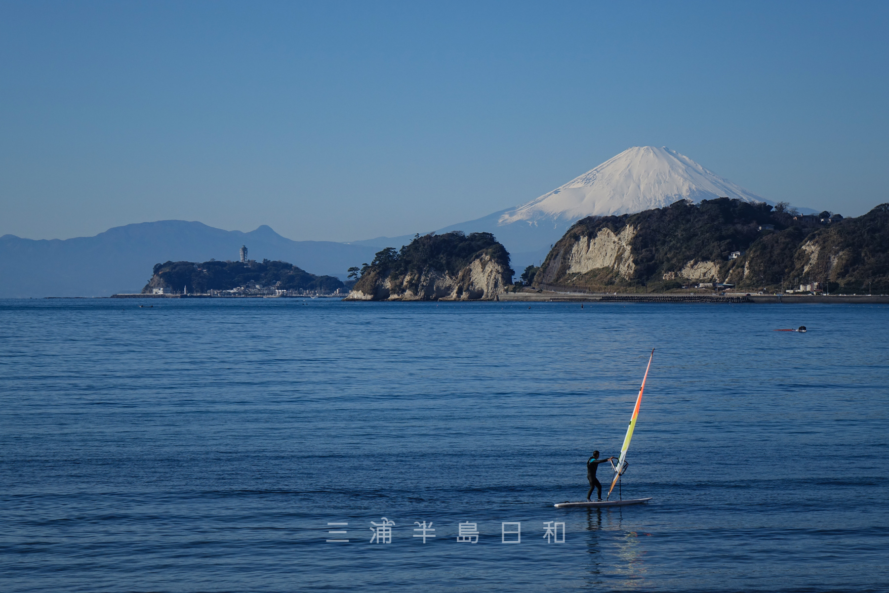 材木座海岸(材木座海水浴場)| 和賀江嶋と江の島を望む鎌倉を代表するビーチの一つ