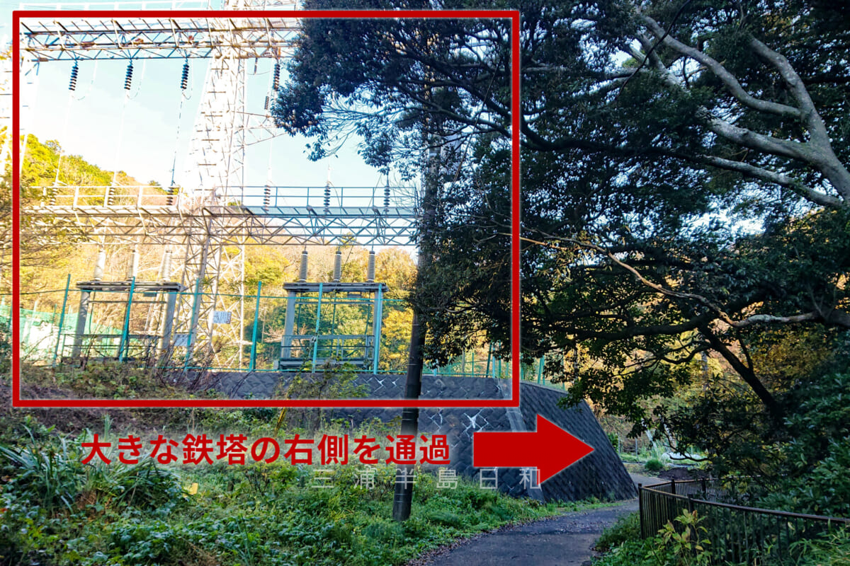 獅子舞の行き方（鎌倉宮方面から）・Step5-大きな鉄塔の右側を通過
