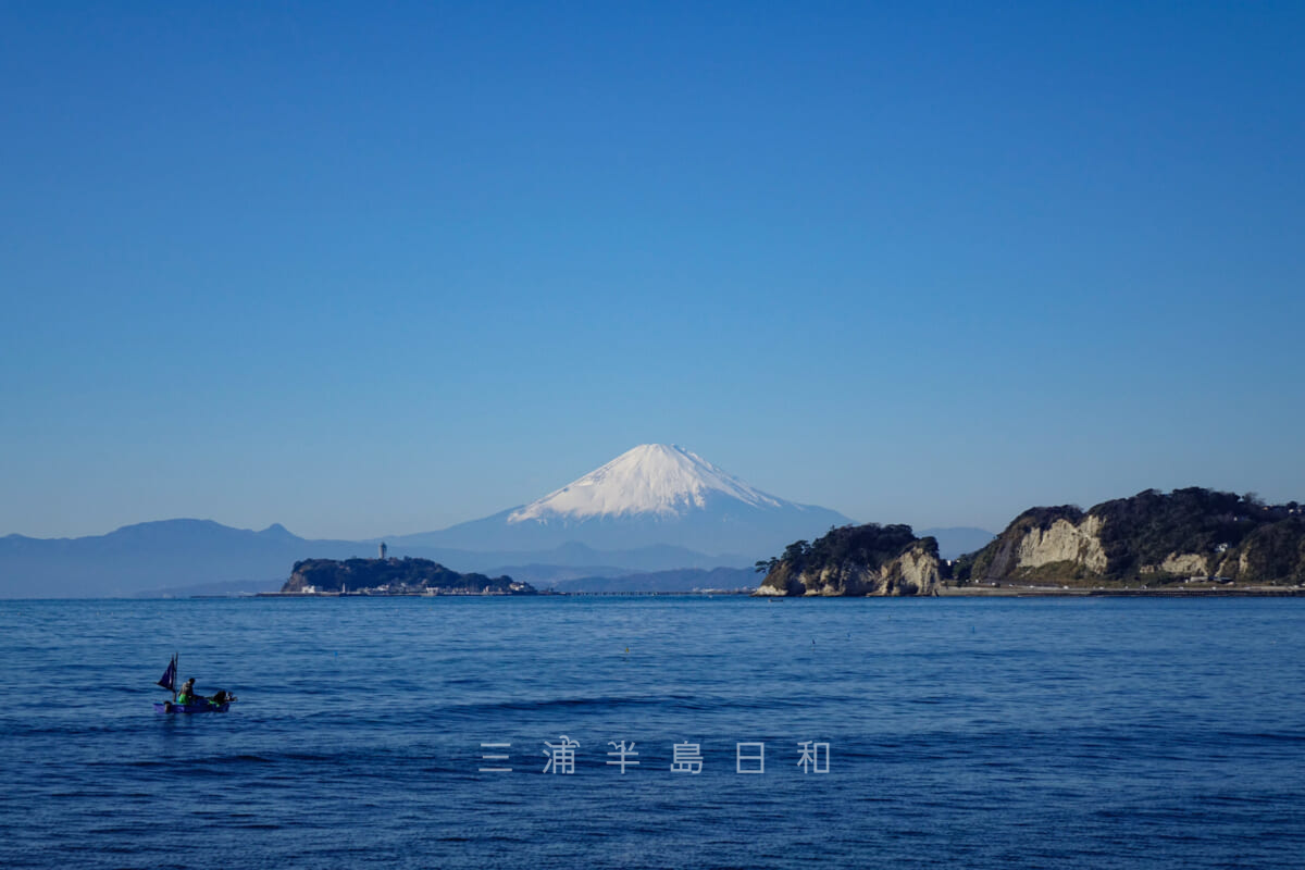 小坪飯島公園から江の島、富士山、稲村ヶ崎を望む（撮影日：2021.12.21）