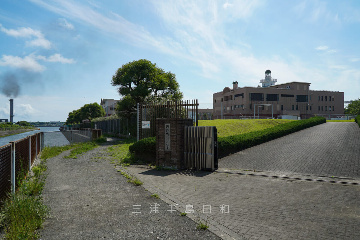 斉田浜海岸への行き方（松越川沿いの西浄化センター入口付近）（撮影日：2022.05.25）