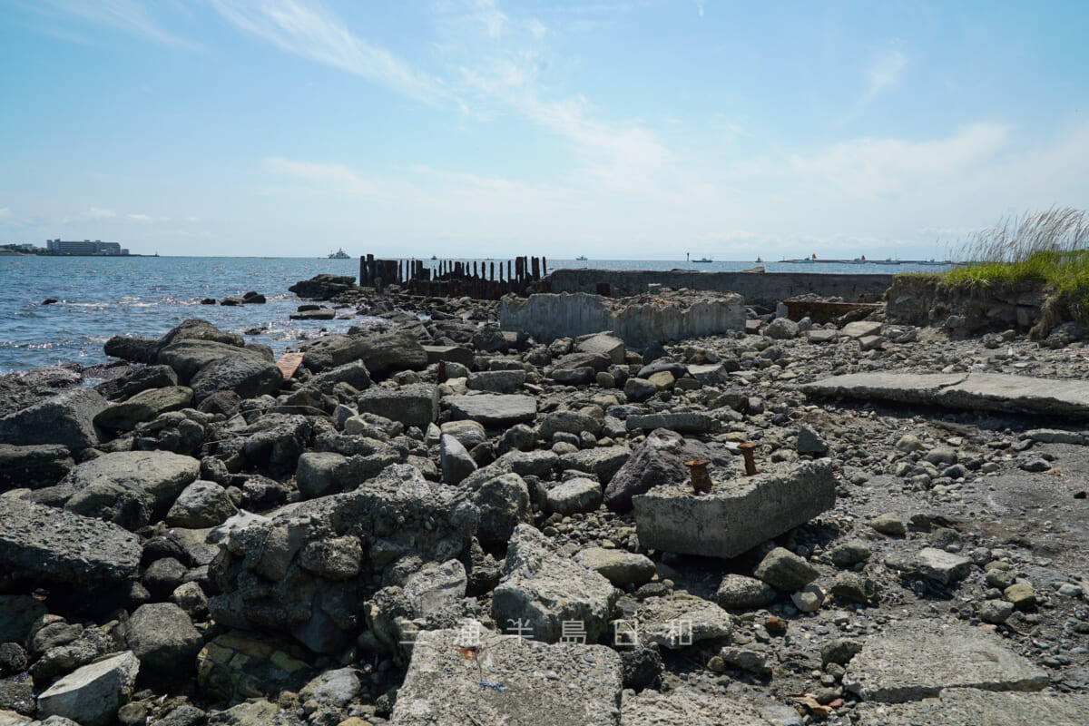 斉田浜海岸・コンクリートブロックの残骸（撮影日：2022.05.25）