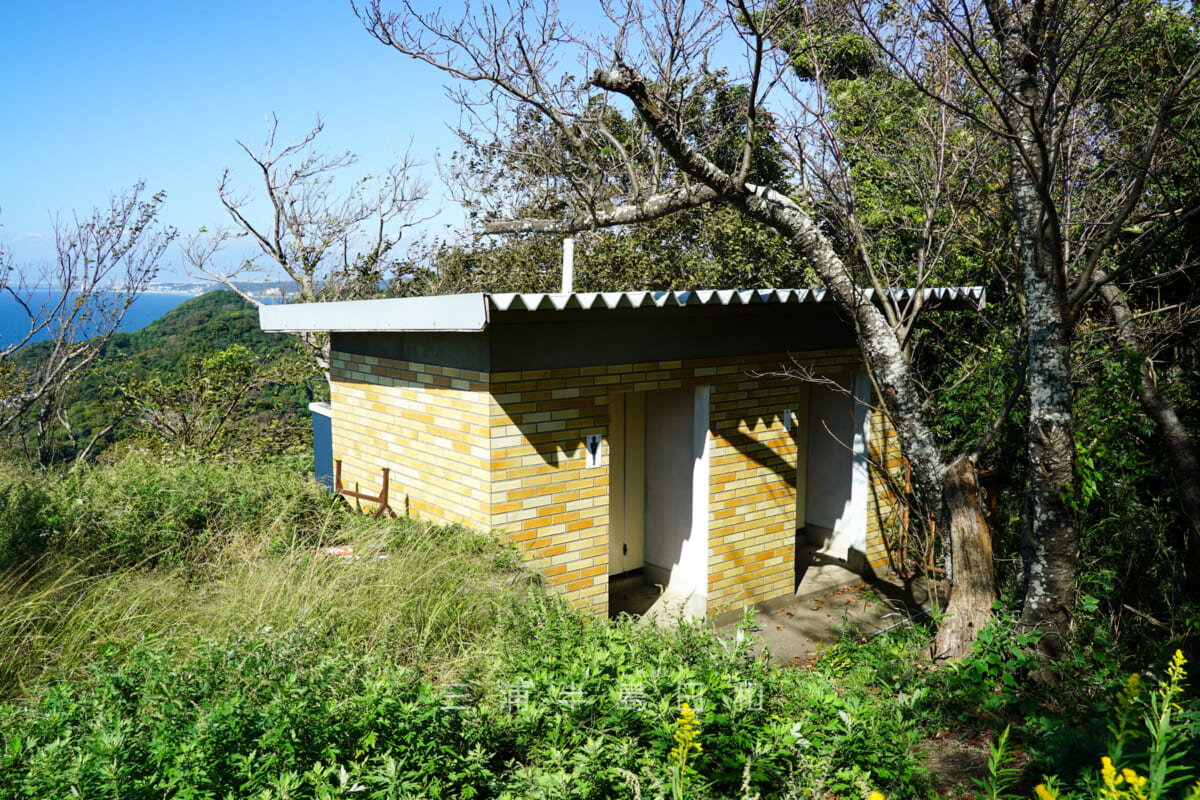 仙元山・山頂の公衆トイレ（撮影日：2021.10.11）