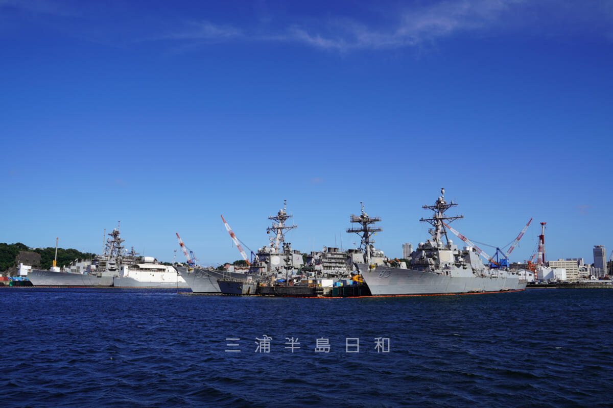 米海軍横須賀基地・横須賀本港に停泊する艦船（撮影日：2022.08.10）