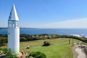 県立城ヶ島公園・第1展望台からピクニック広場と安房埼灯台を見下ろす（撮影日：2022.09.27）