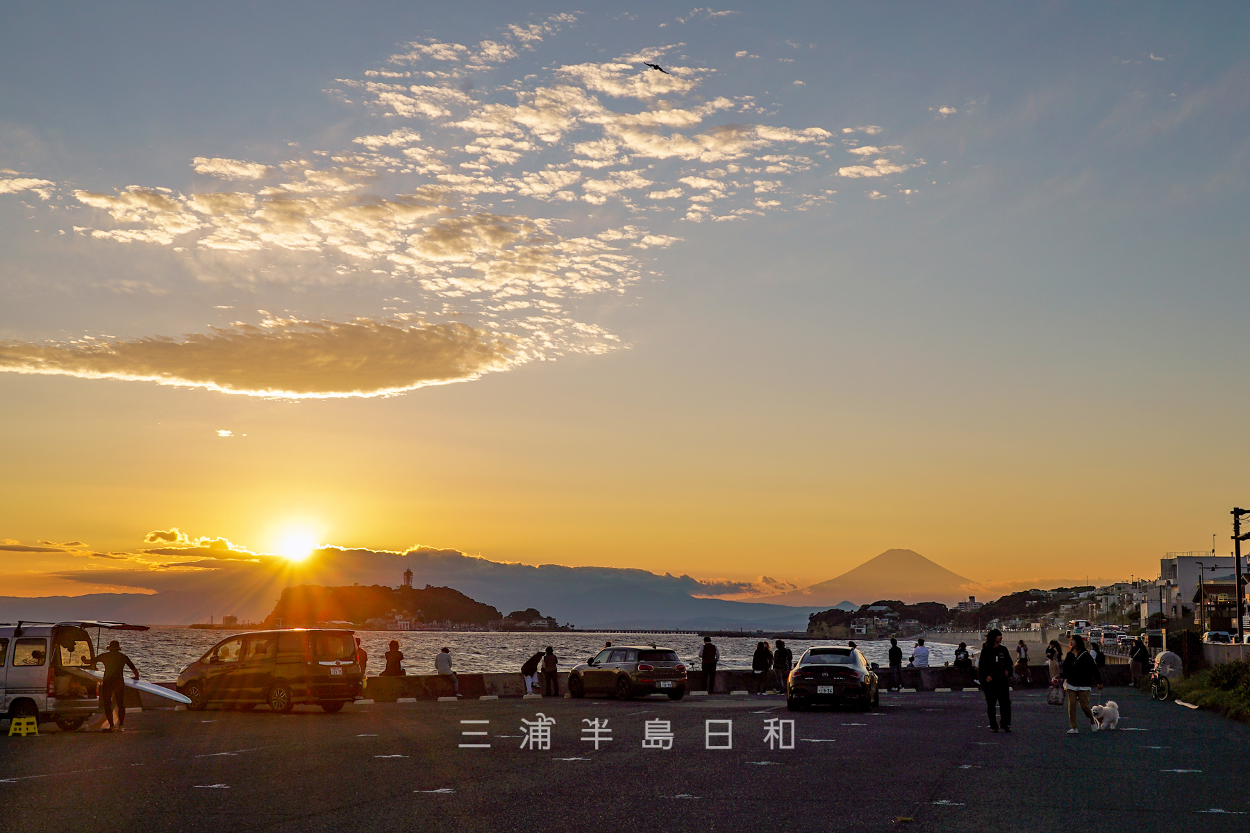 七里ヶ浜海岸駐車場・夕暮れの駐車場-1（撮影日：2022.10.21）