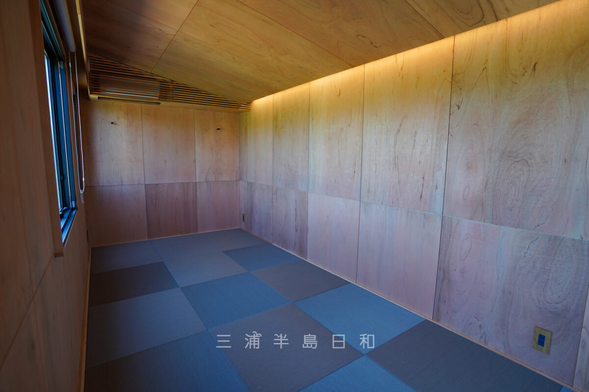長井海の手公園 ソレイユの丘・トレーラーキャビン（海のキャビン）室内（撮影日：2023.04.05）