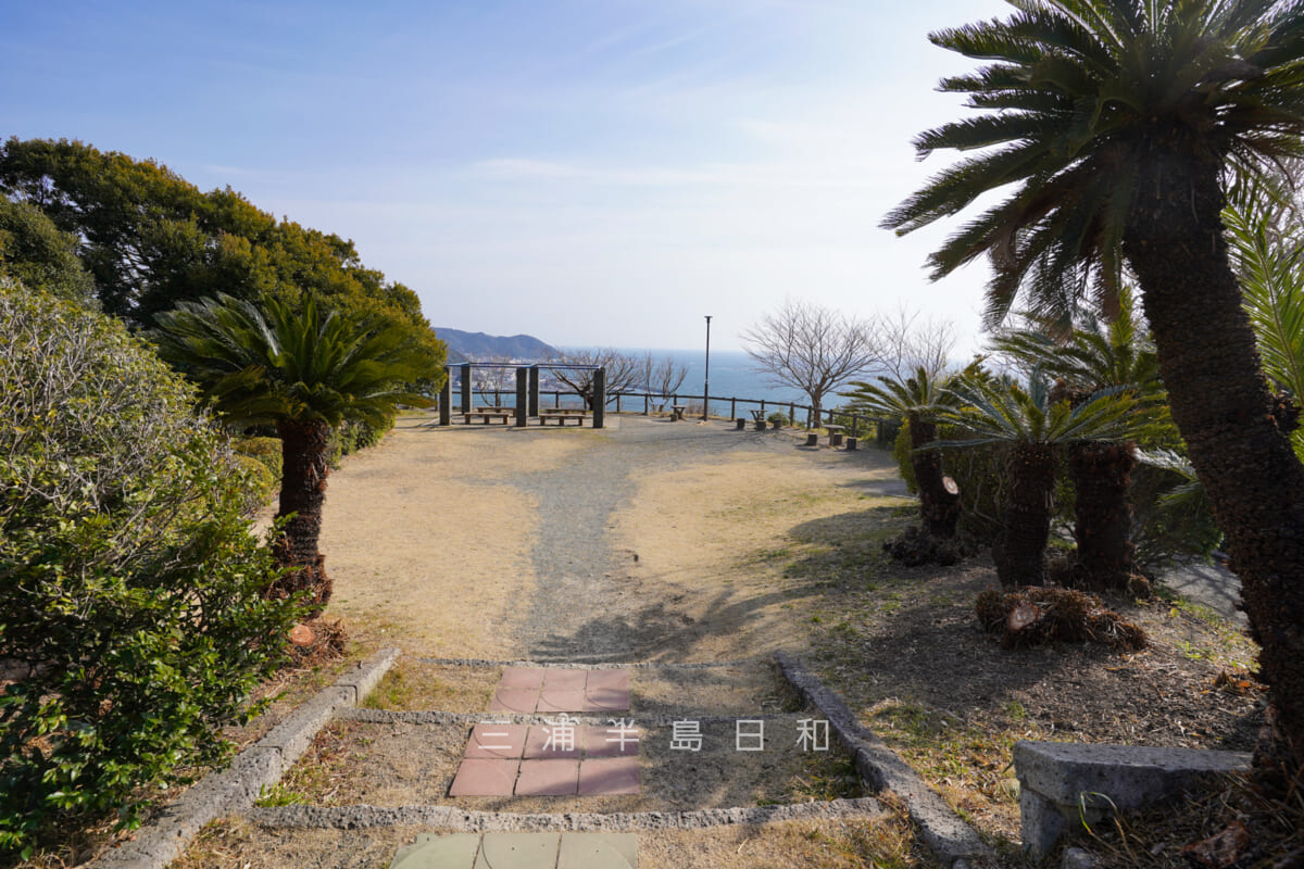 披露山公園・逗子湾を見下ろす展望広場（撮影日：2022.03.11）