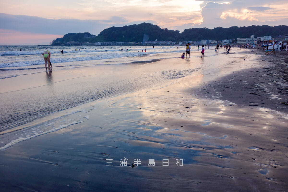 由比ヶ浜・夏の夕暮れの海岸（撮影日：2022.08.27）