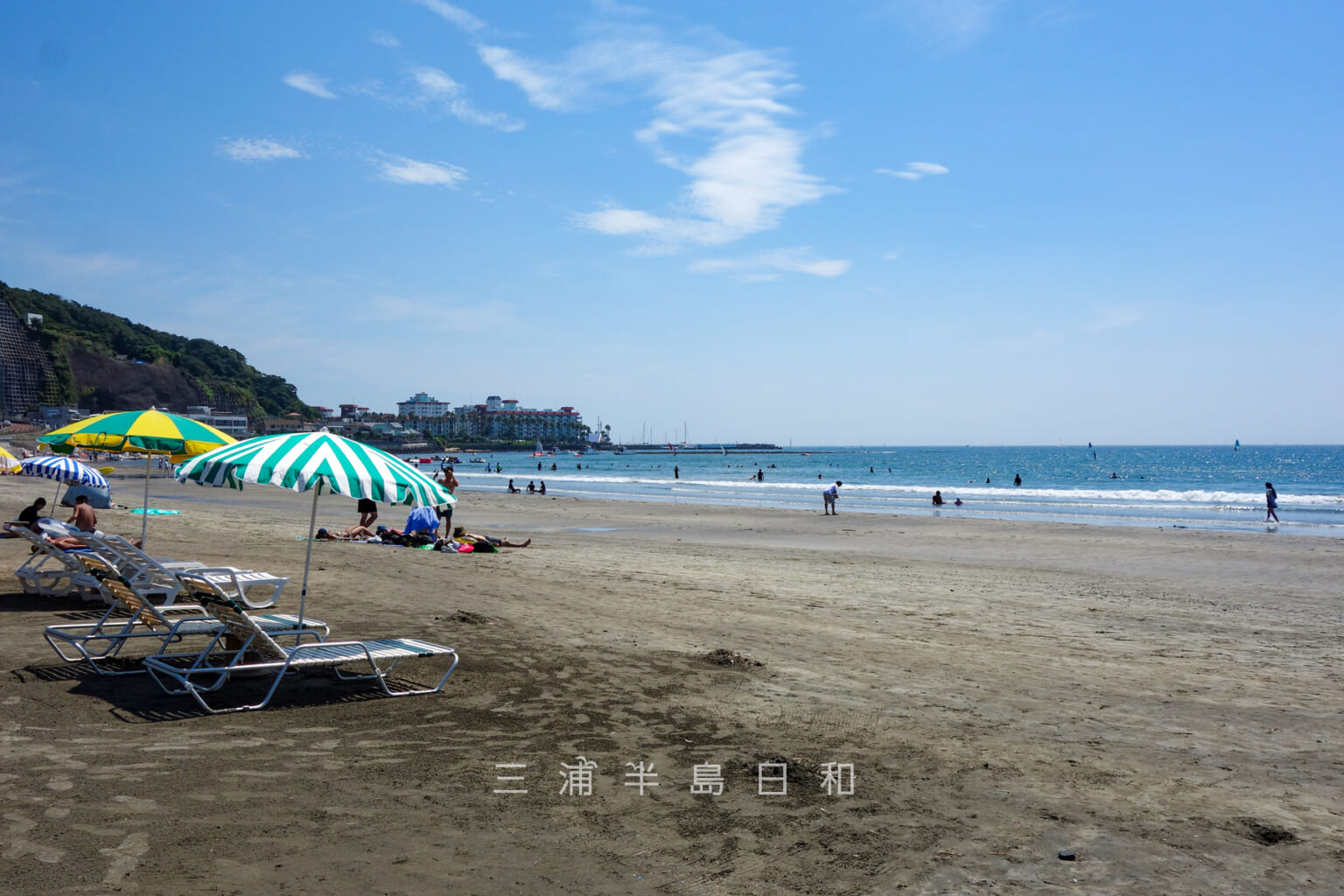 材木座海岸(材木座海水浴場)| 和賀江嶋と江の島を望む鎌倉を代表するビーチの一つ