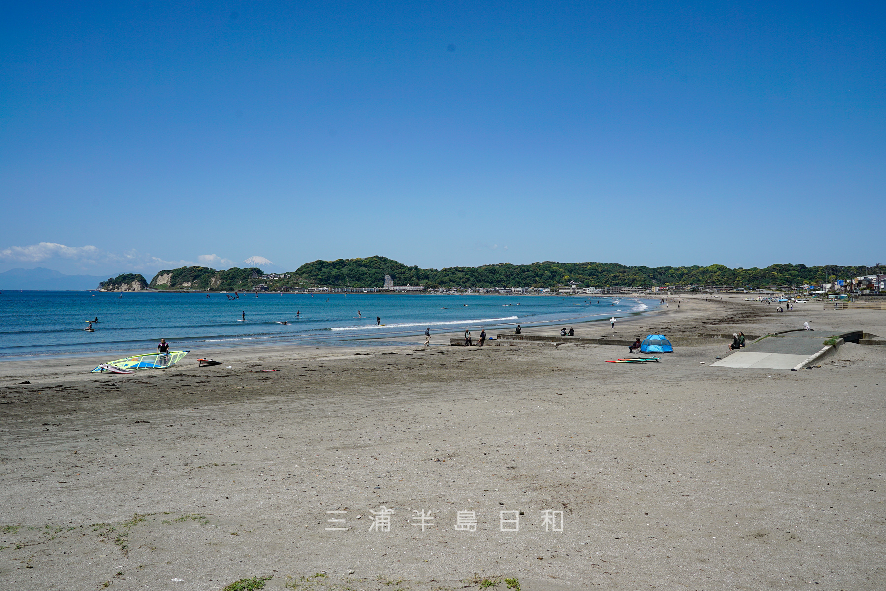 材木座海岸(材木座海水浴場)| 和賀江嶋と江の島を望む鎌倉を代表するビーチの一つ
