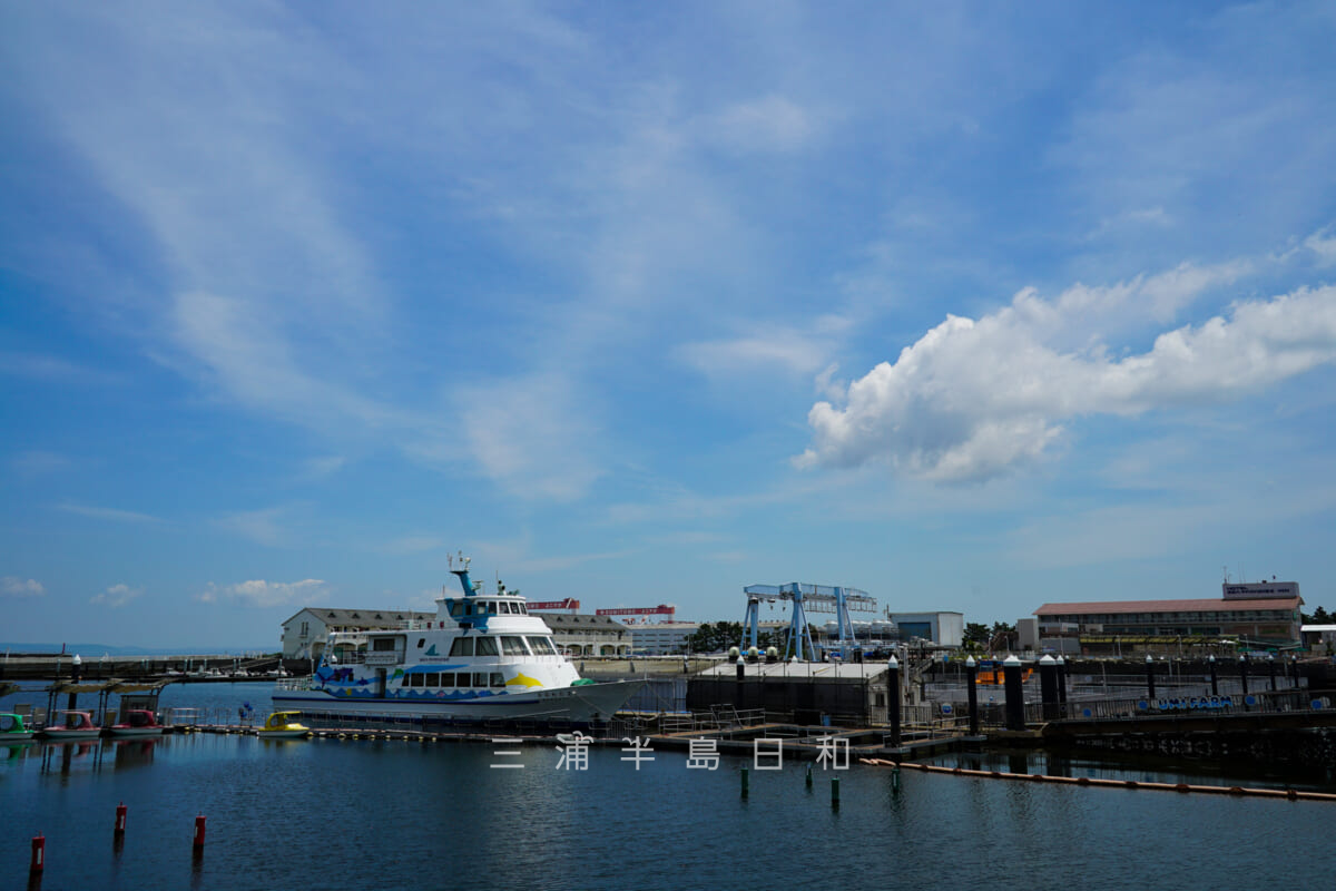 横浜八景島シーパラダイス・ボードウォークからマリーナ方面を望む（撮影日：2021.06.11）