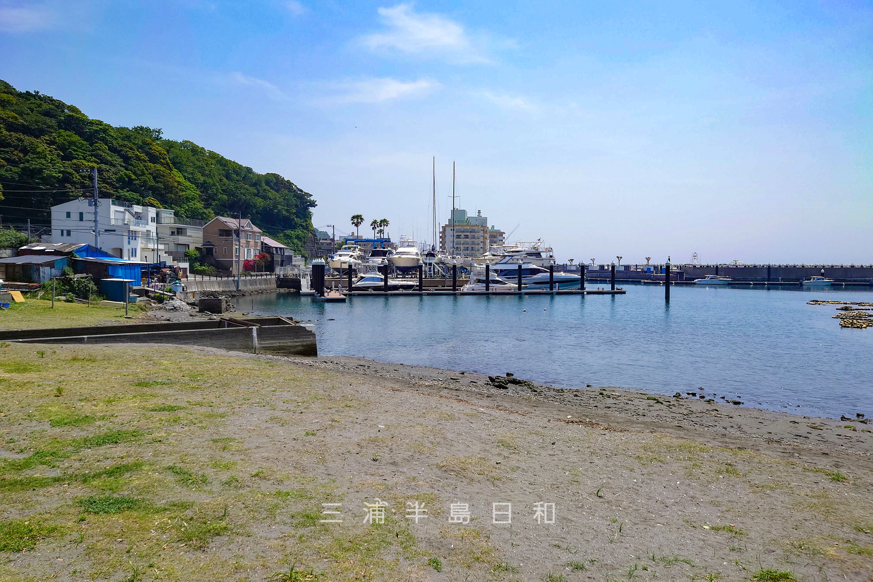 芦名海岸・湘南サニーサイドマリーナ方面を望む（撮影日：2023.05.18）