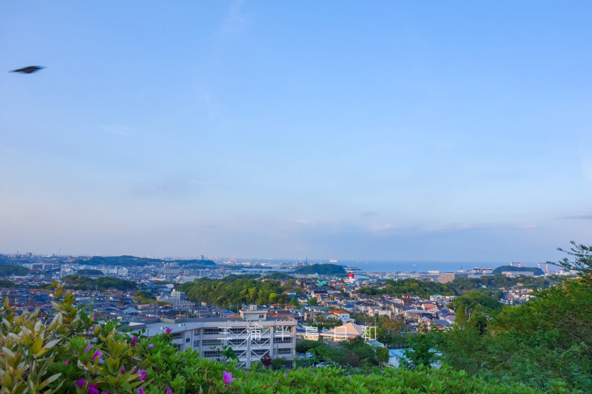 鷹取山公園より野島、八景島方面を望む（撮影日：2015.04.29）