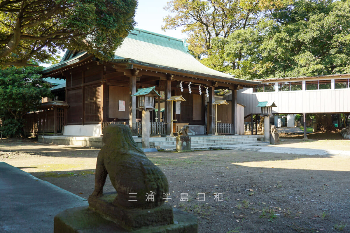 春日神社・神輿庫前の狛猿（狛犬）（撮影日：2023.10.13）