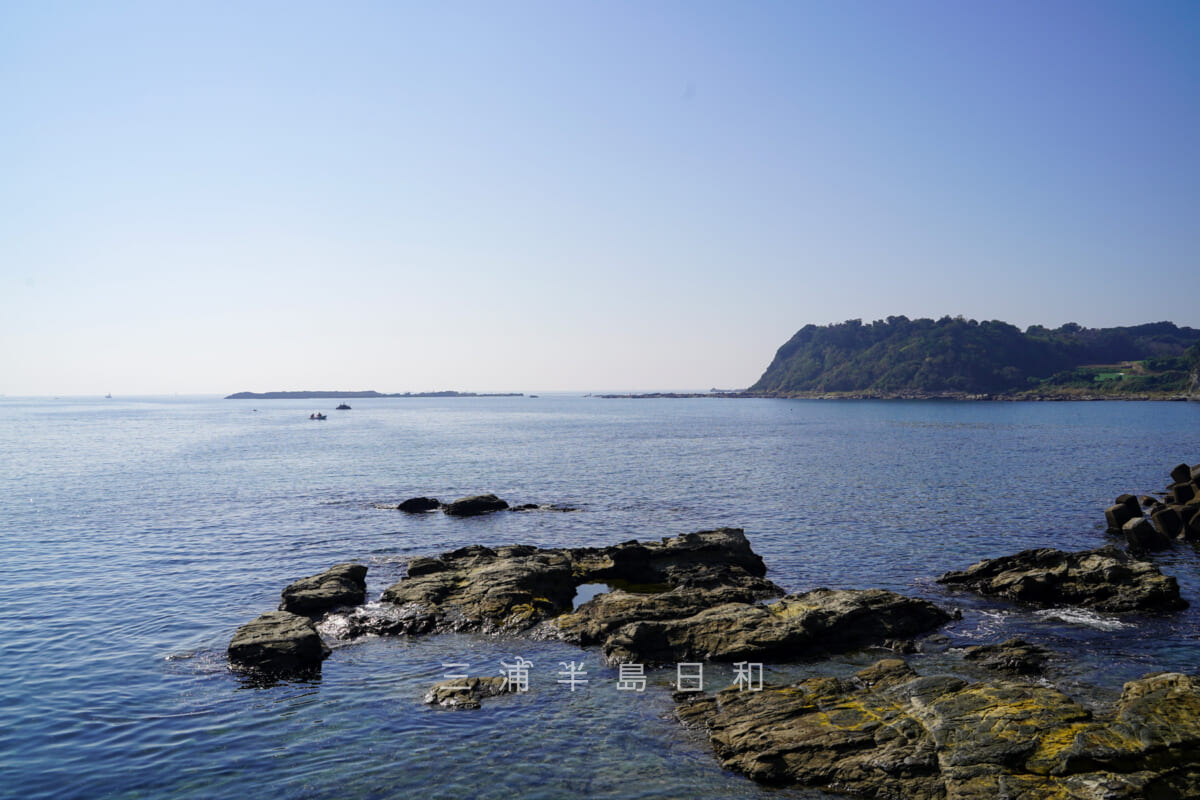 松輪江奈海岸より横瀬島方面を望む（撮影日：2023.11.03）