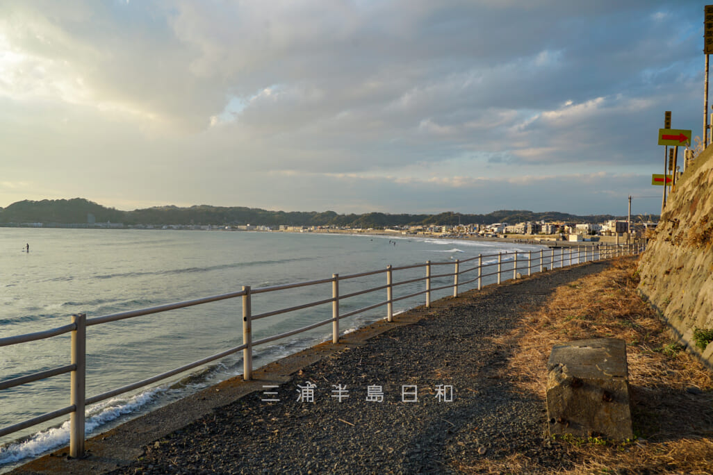 材木座海岸(材木座海水浴場)| 和賀江嶋と江の島を望む鎌倉を代表するビーチの一つ