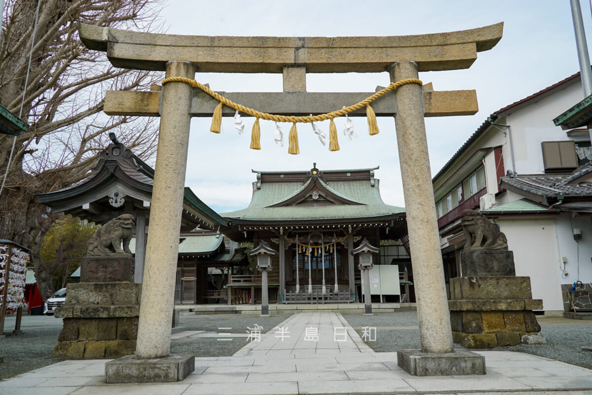 鴨居八幡神社・二の鳥居より社殿を望む（撮影日：2024.01.23）