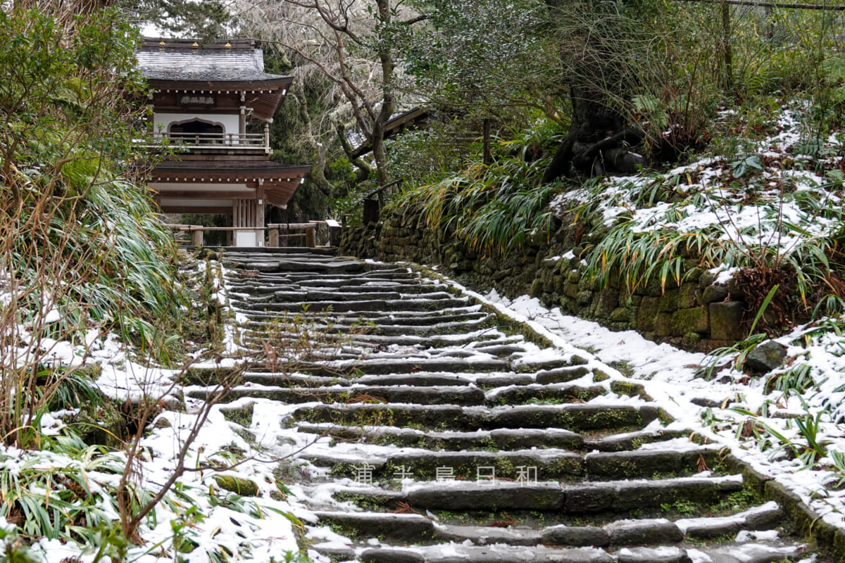 浄智寺・降雪の残る鎌倉石の参道（撮影日：2024.02.06）
