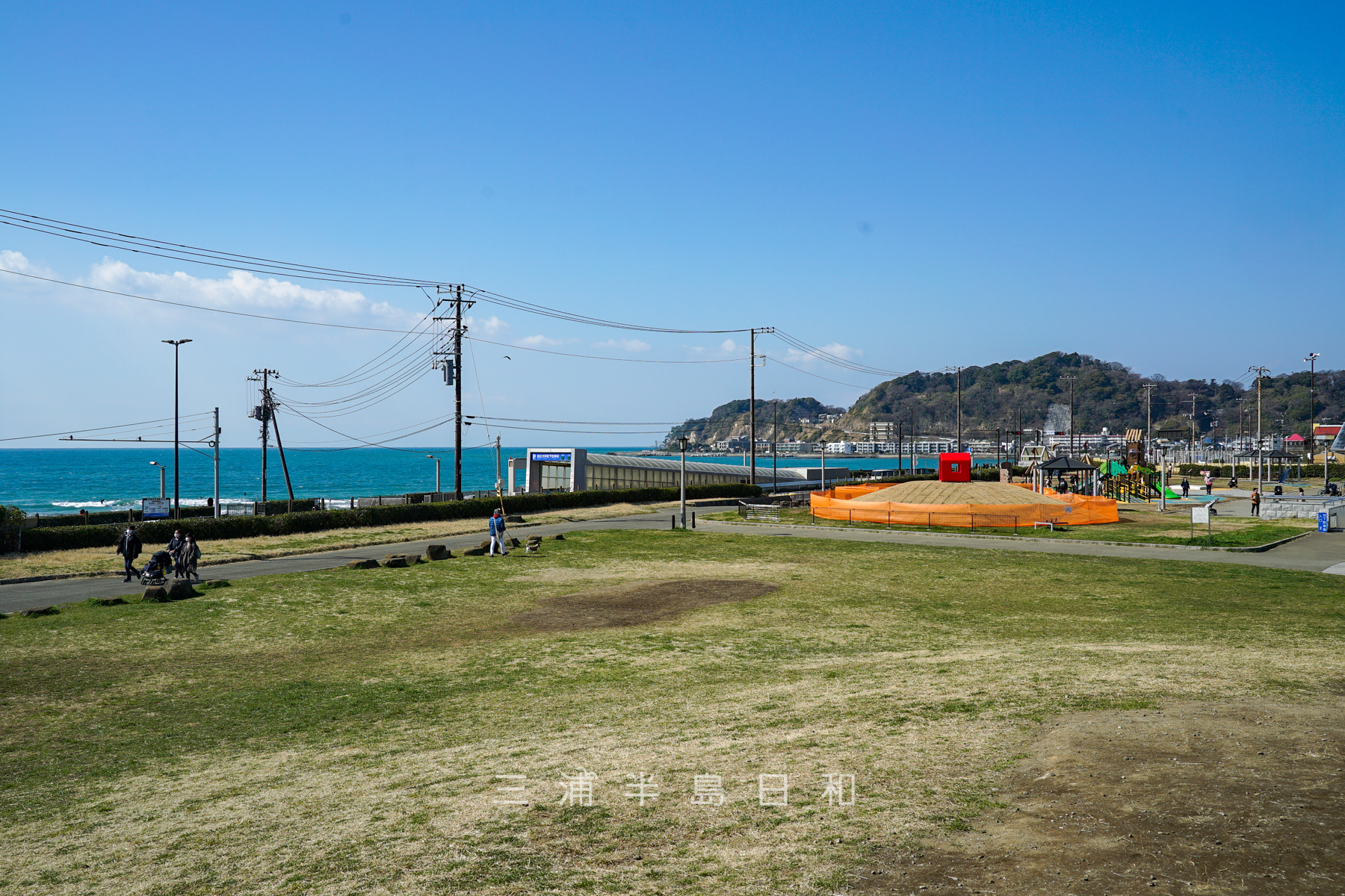 鎌倉海浜公園由比ガ浜地区・築山頂上より由比ヶ浜海岸方面を望む（撮影日：2024.03.04）