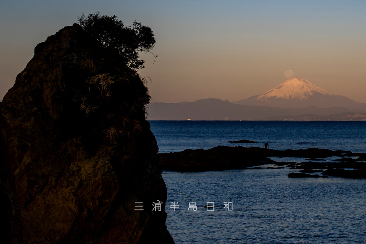 秋谷の立石とパール富士（撮影日：2021.02.28）