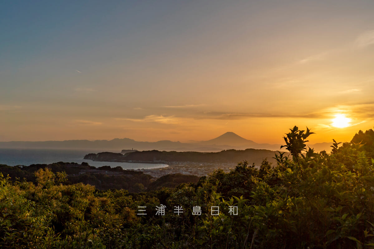 浄明寺緑地・パノラマ台から見る夕日（撮影日：2024.05.10）