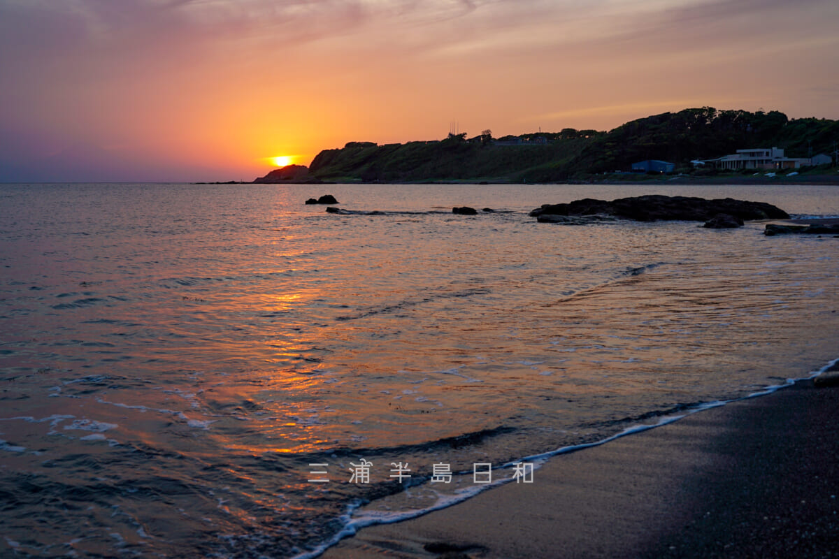 和田長浜海岸・ソレイユの丘方面に沈む夕日（撮影日：2024.05.22）
