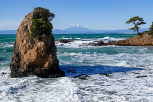 秋谷の立石・立石海岸